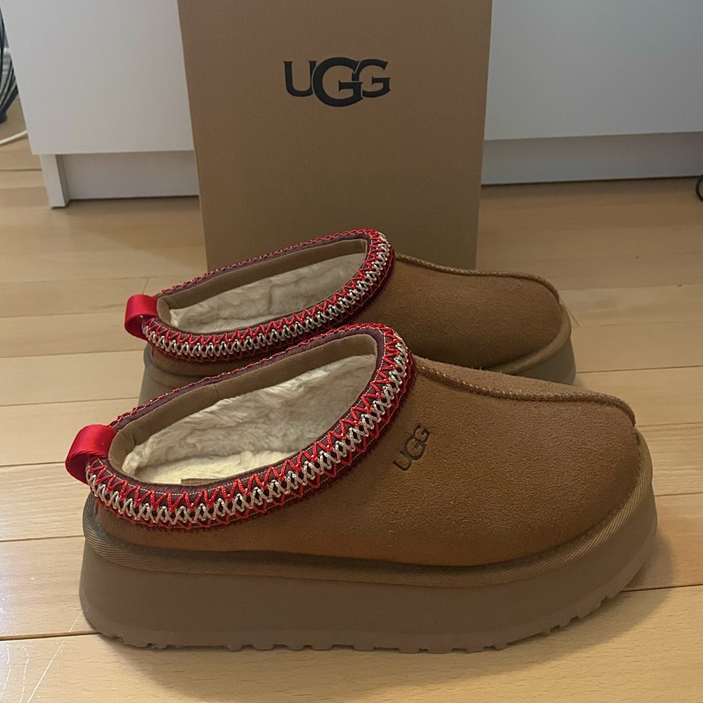 Ugg Tazz (Like New!)